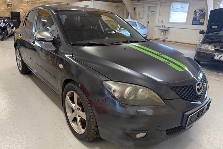 Grå Mazda 3 fra 2007