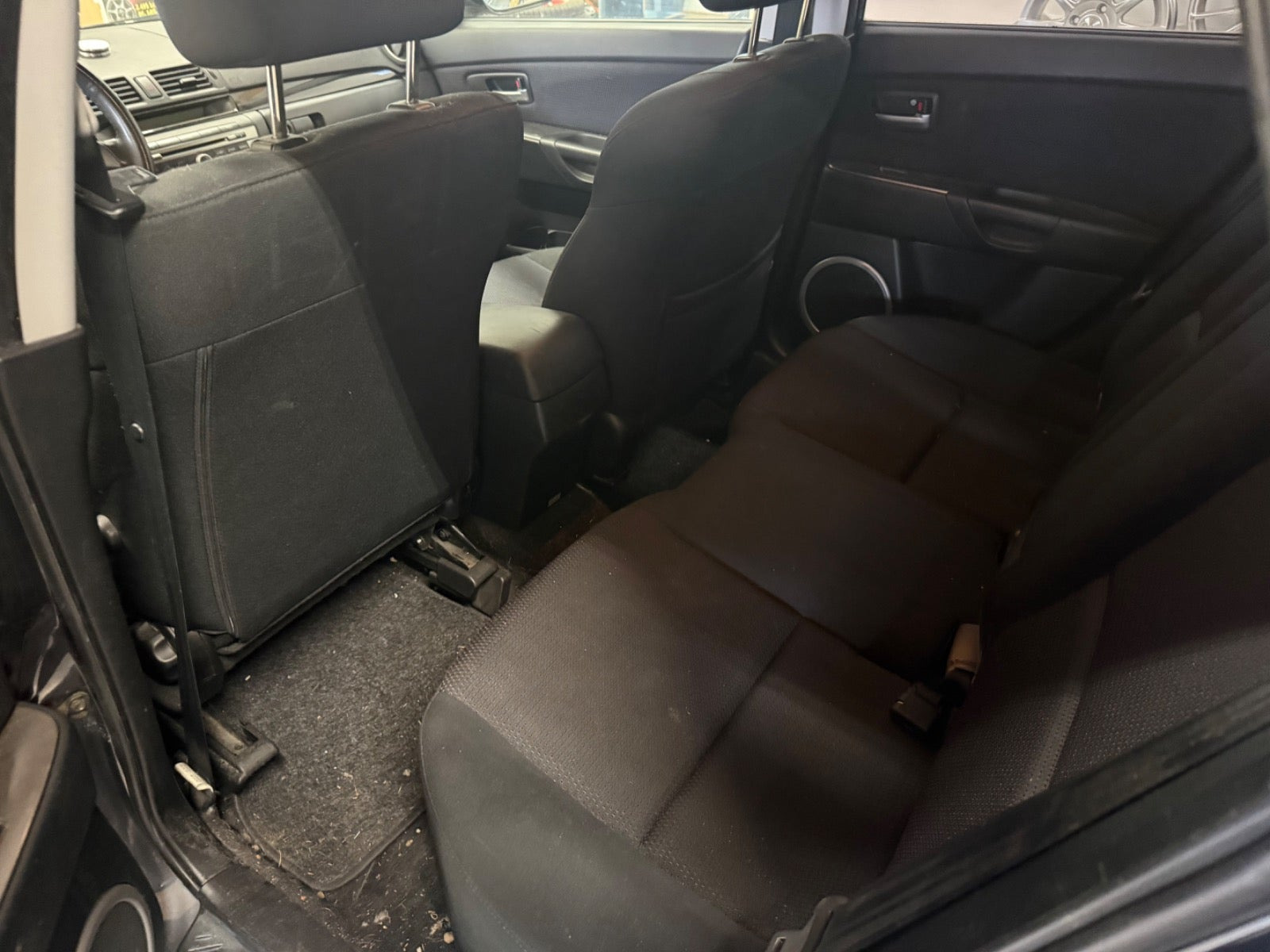 Grå Mazda 3 fra 2007