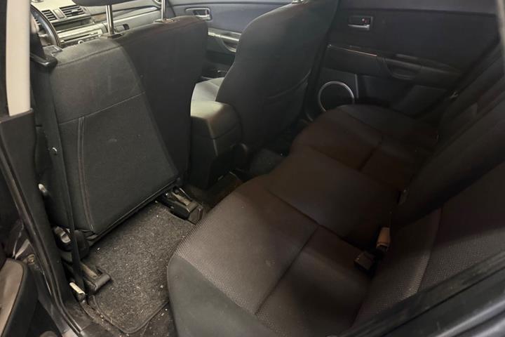 Grå Mazda 3 fra 2007