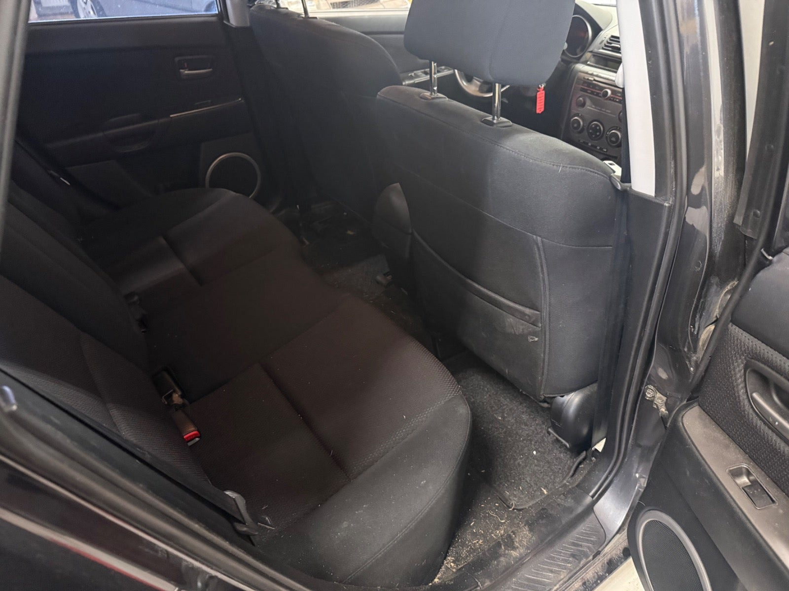 Grå Mazda 3 fra 2007