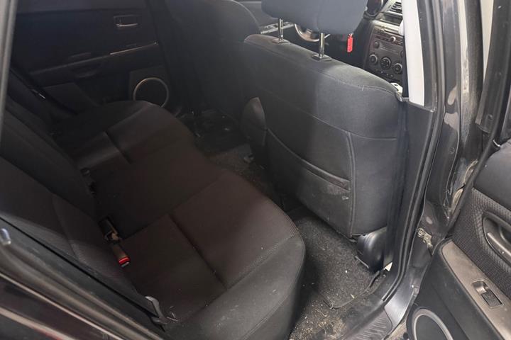 Grå Mazda 3 fra 2007
