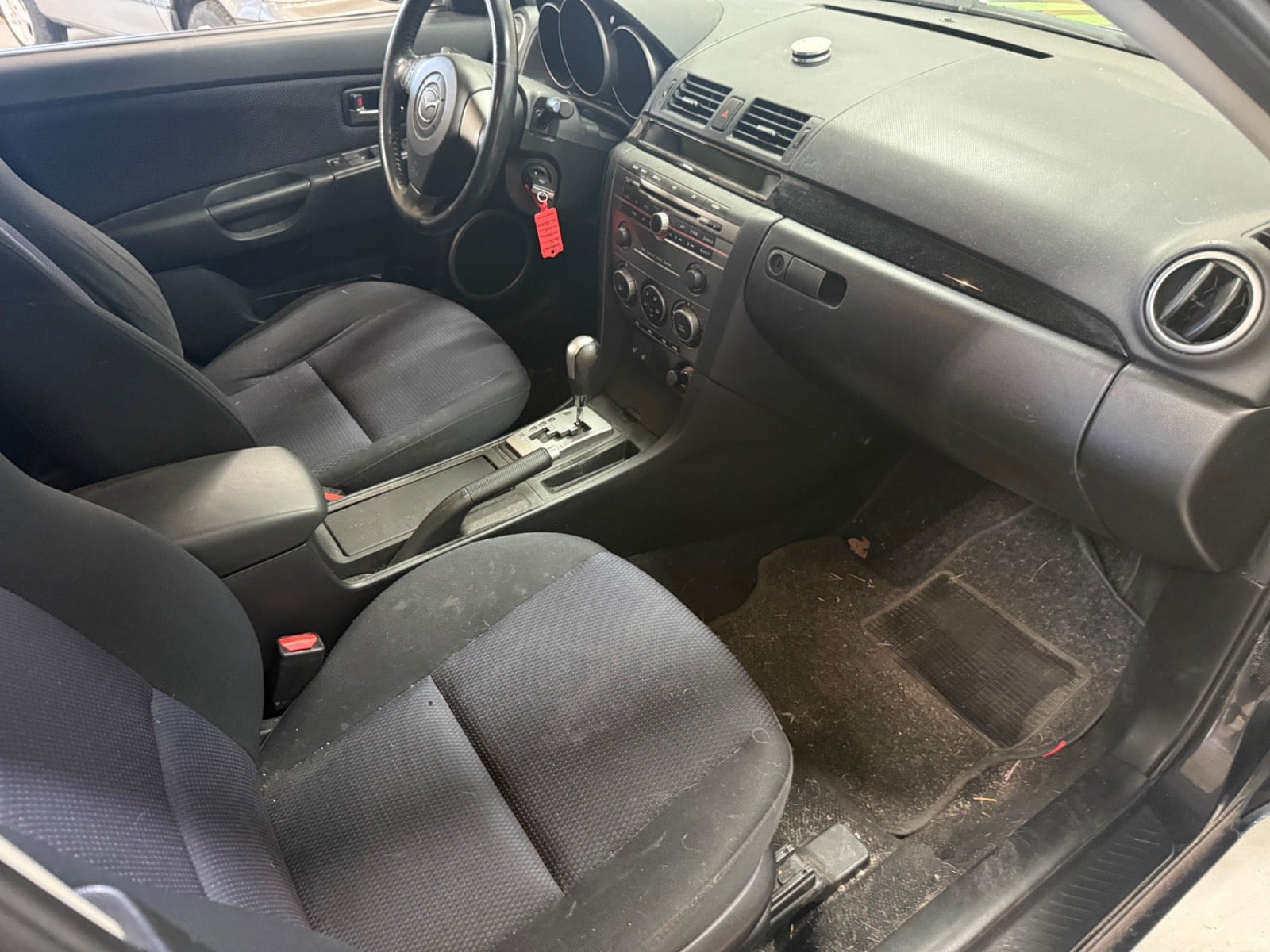 Grå Mazda 3 fra 2007