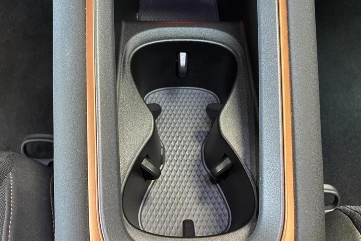 Blå Cupra Born fra 2024