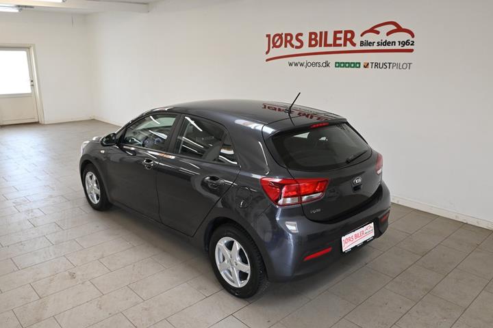 Grå Kia Rio fra 2017