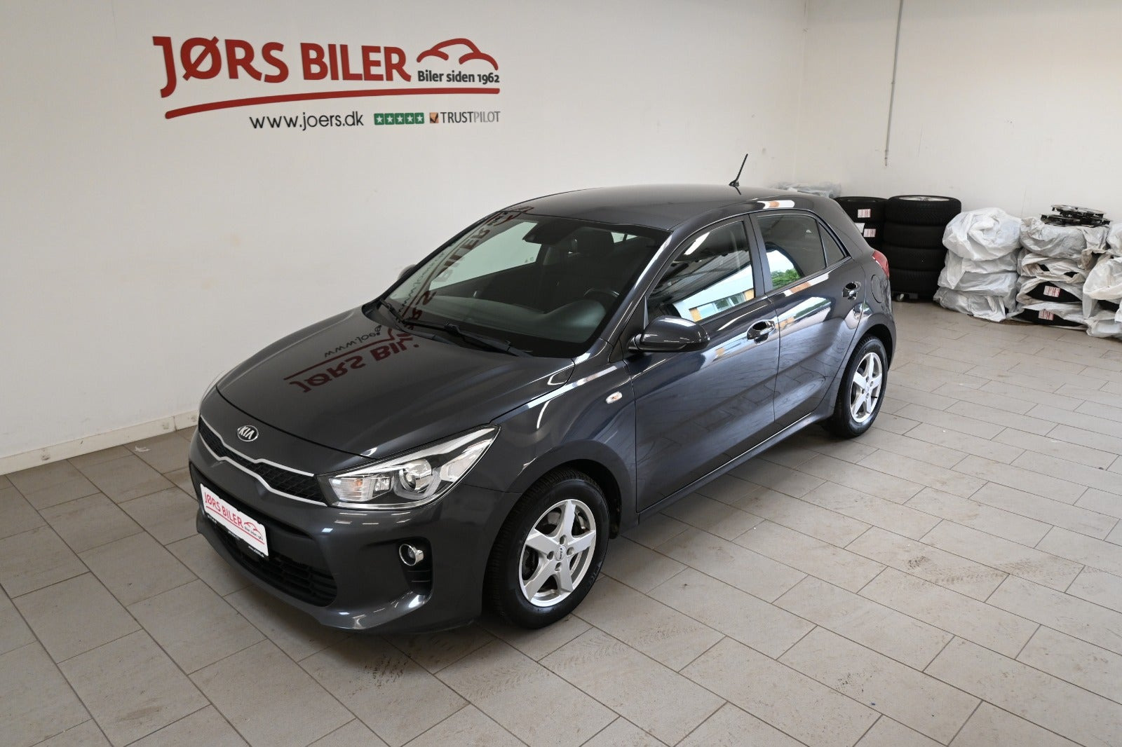 Grå Kia Rio fra 2017