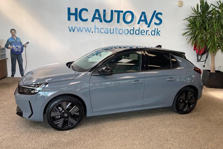 Grå Opel Corsa-e fra 2024