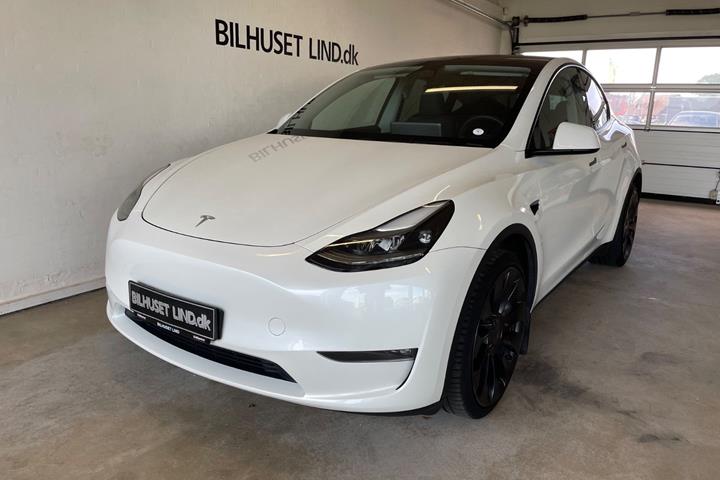 Hvid Tesla Model Y fra 2024