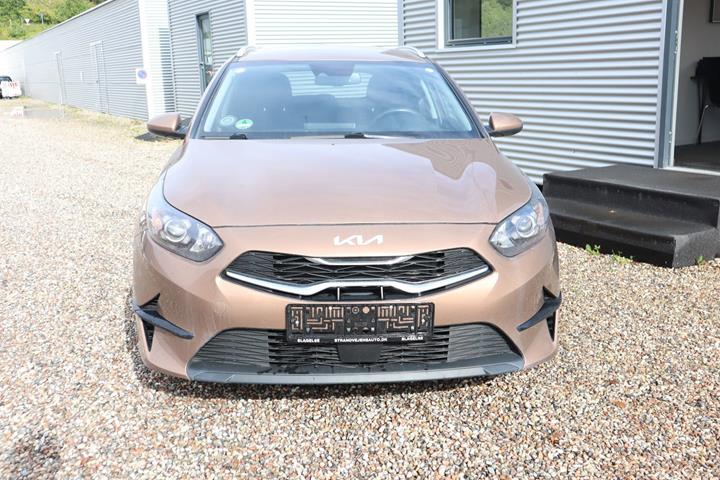Brun Kia Ceed fra 2022