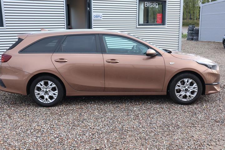 Brun Kia Ceed fra 2022