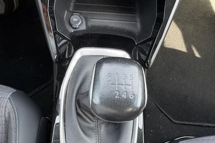 Hvid Peugeot 208 fra 2021