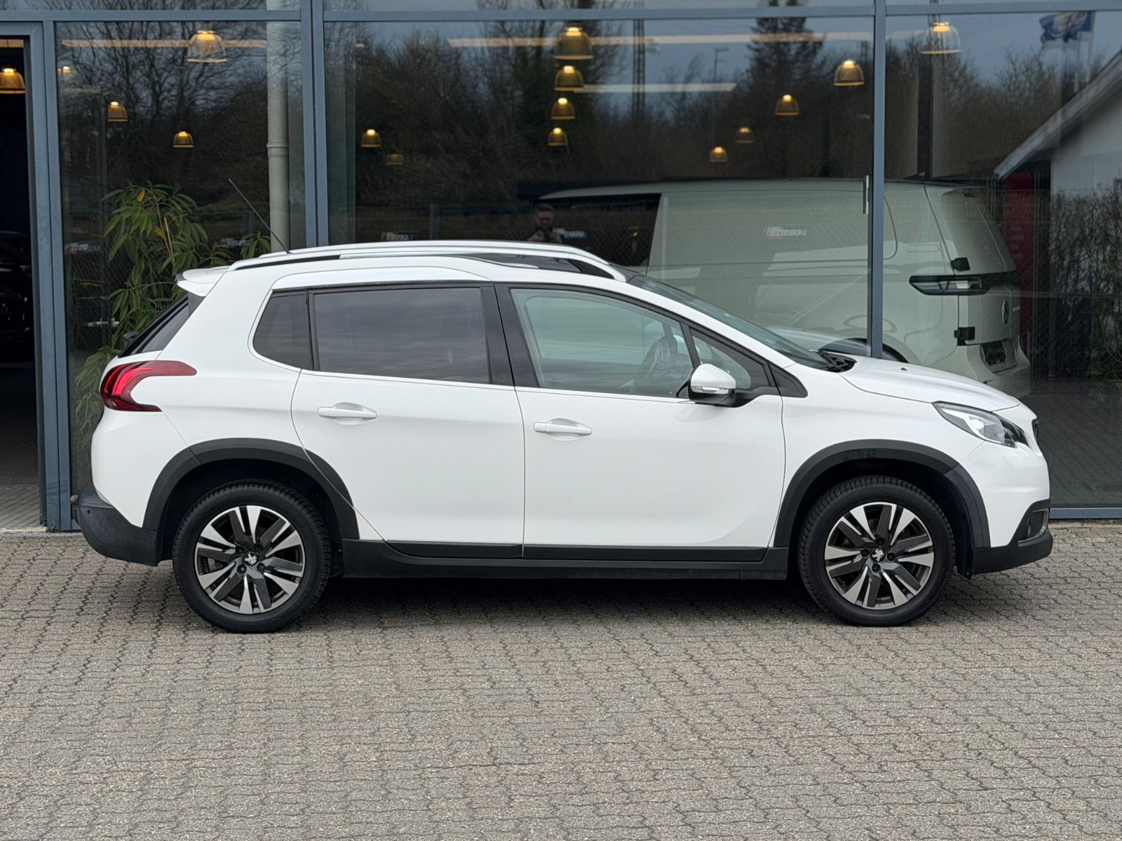 Hvid Peugeot 2008 fra 2018