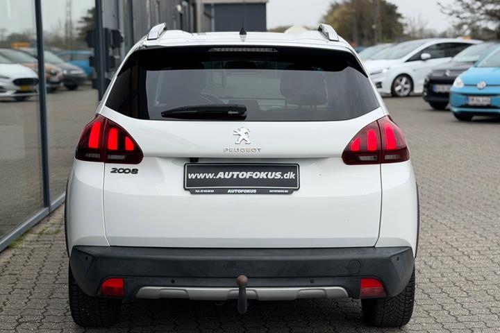 Hvid Peugeot 2008 fra 2018