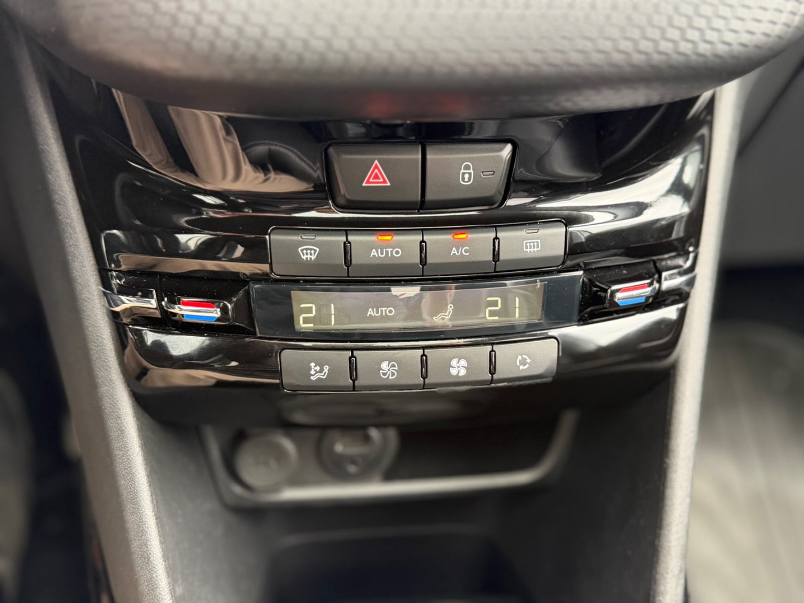 Hvid Peugeot 2008 fra 2018