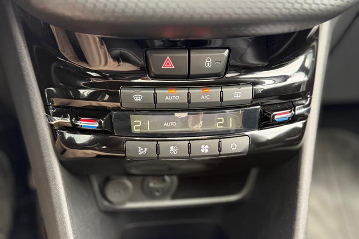 Hvid Peugeot 2008 fra 2018