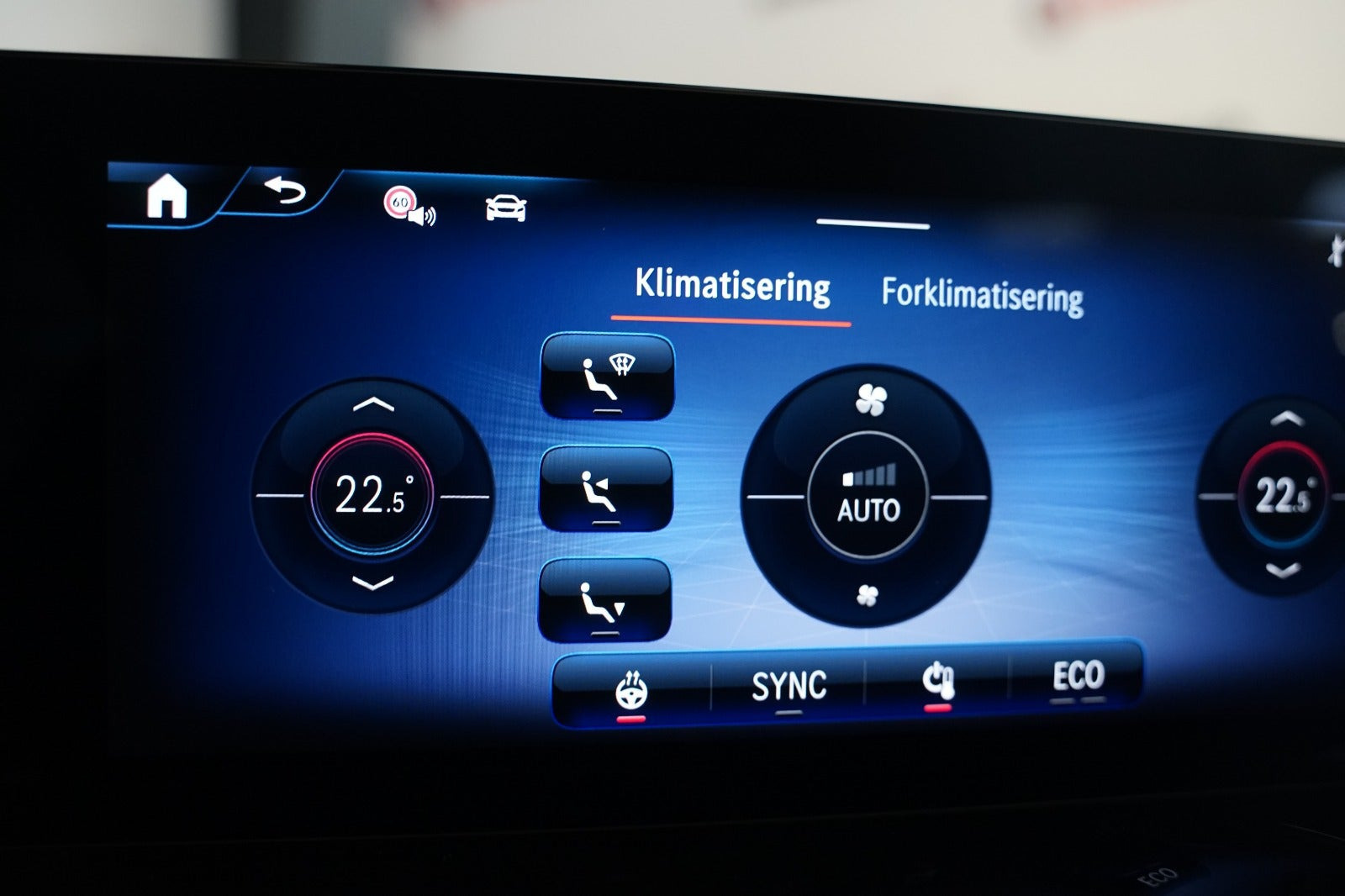 Sort Mercedes EQB250+ fra 2025
