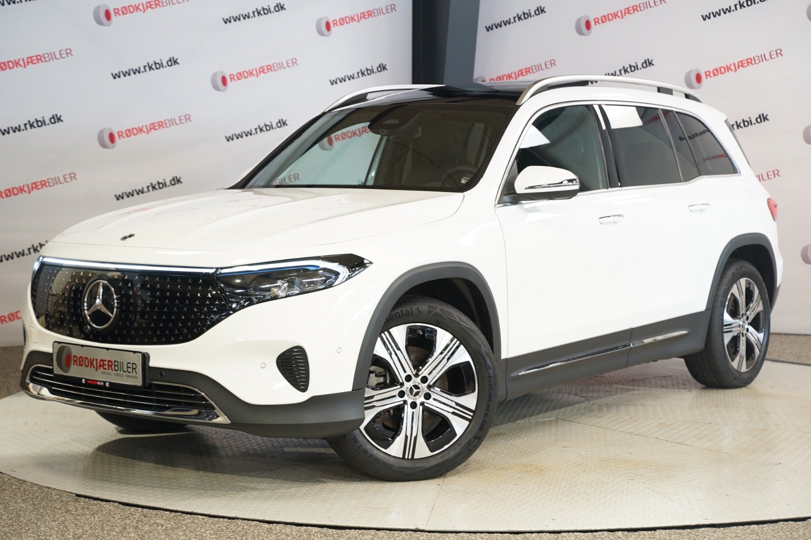 Mercedes EQB250+ Electric Art