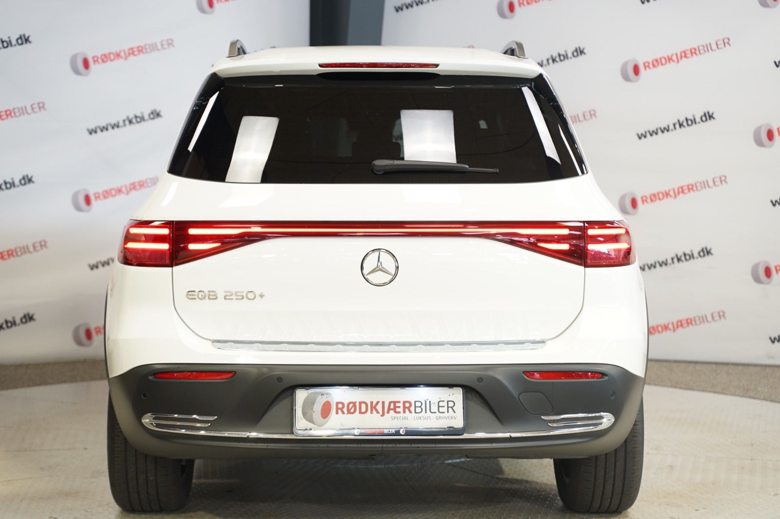 Hvid Mercedes EQB250+ fra 2025