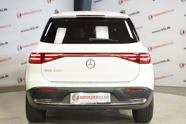 Hvid Mercedes EQB250+ fra 2025