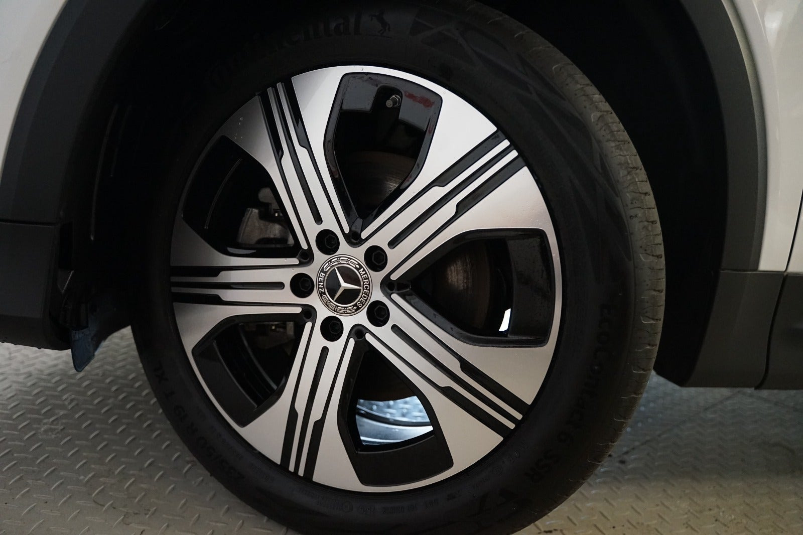 Hvid Mercedes EQB250+ fra 2025
