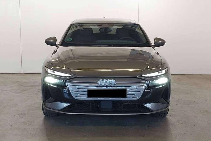 Grå Audi A6 e-tron fra 2025
