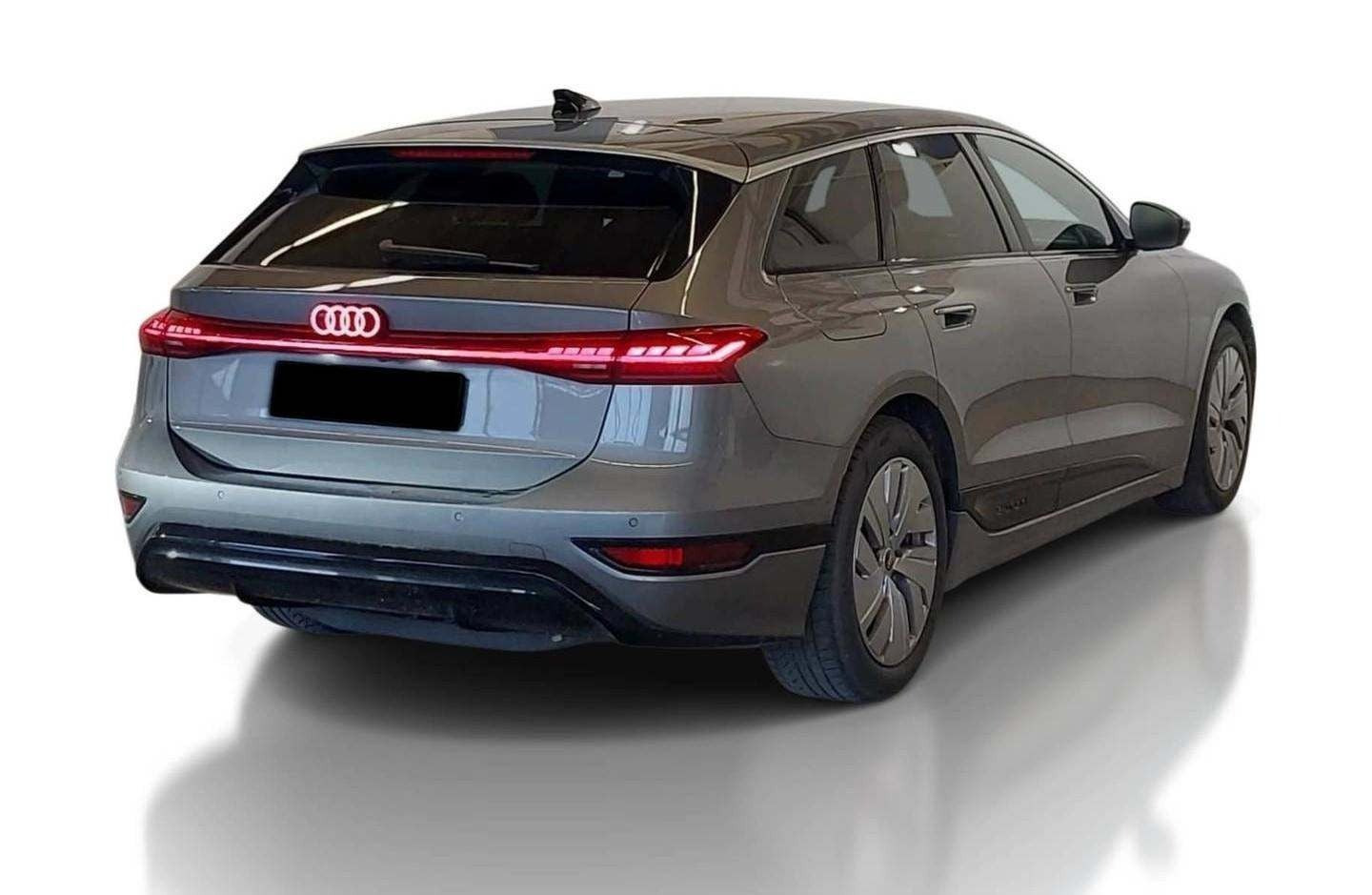 Grå Audi A6 e-tron fra 2025