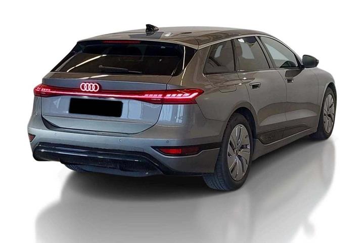 Grå Audi A6 e-tron fra 2025