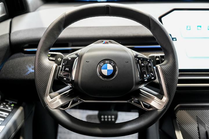 Sølv BMW iX3 fra 2027