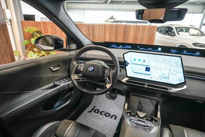 Sølv BMW iX3 fra 2027