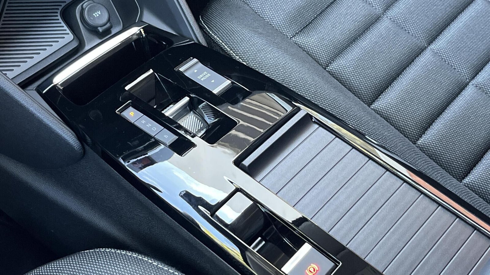 Grå Citroën ë-C4 fra 2025