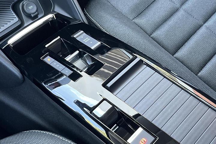 Grå Citroën ë-C4 fra 2025