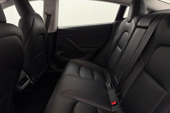 Grå Tesla Model 3 fra 2023