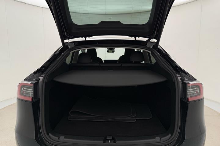 Sort Tesla Model Y fra 2024