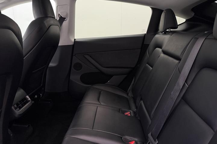 Sort Tesla Model Y fra 2024