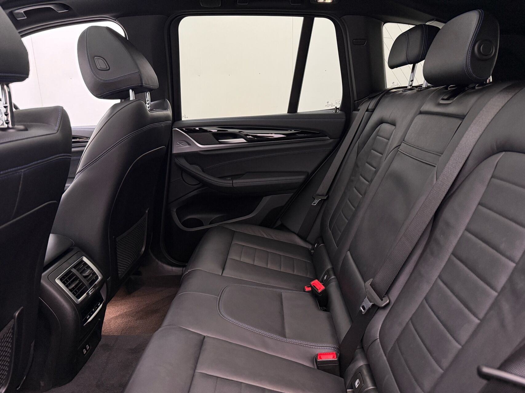 Sort BMW iX3 fra 2023