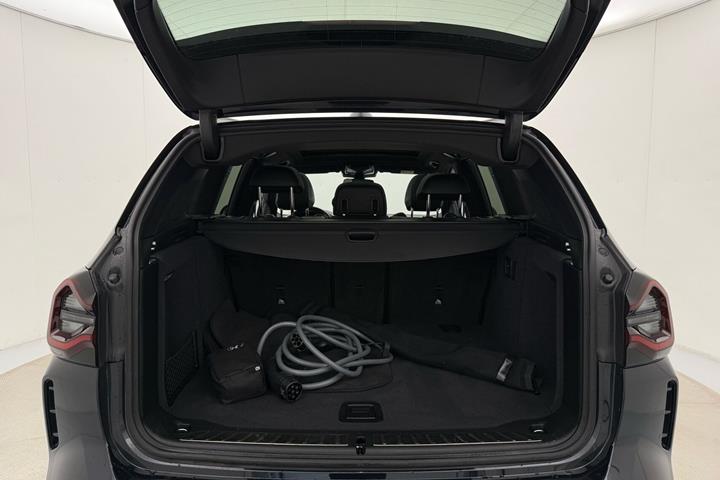 Sort BMW iX3 fra 2023