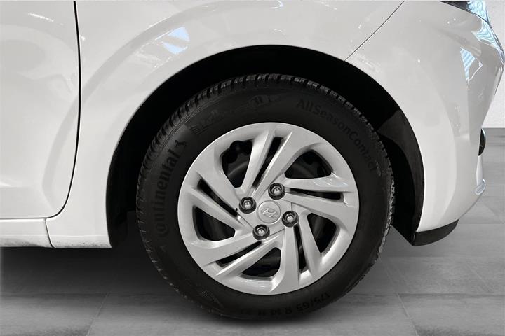 Hvid Hyundai i10 fra 2023