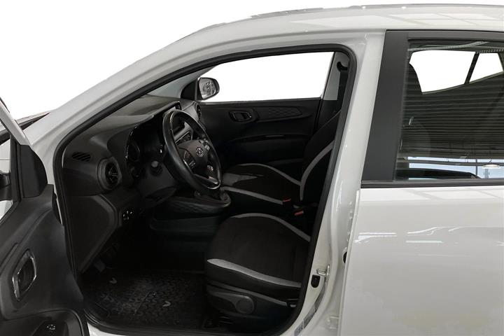 Hvid Hyundai i10 fra 2023