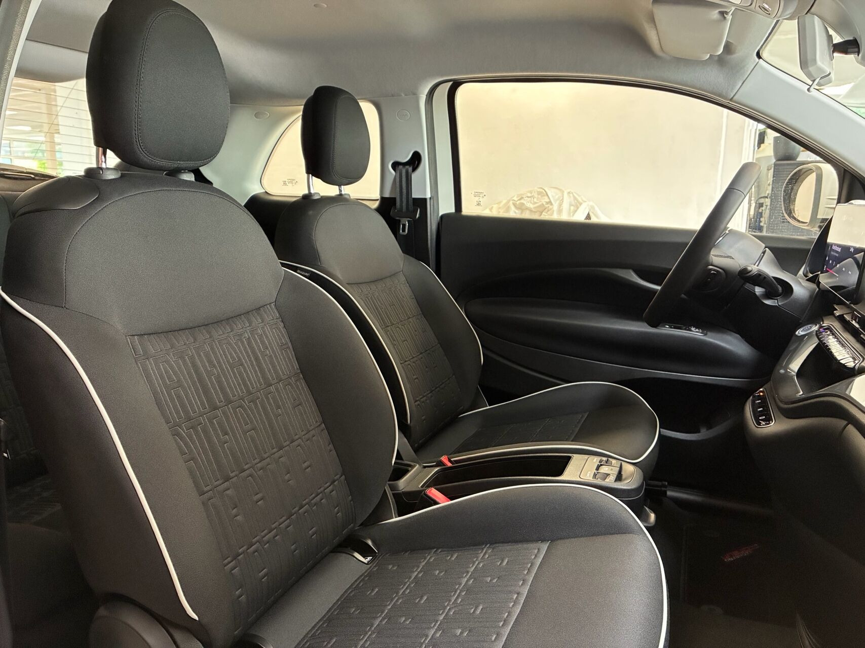 Hvid Fiat 500e fra 2023