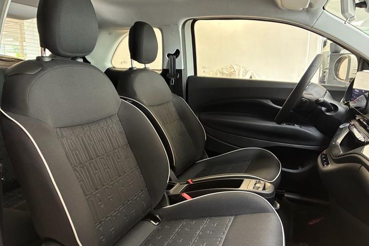 Hvid Fiat 500e fra 2023