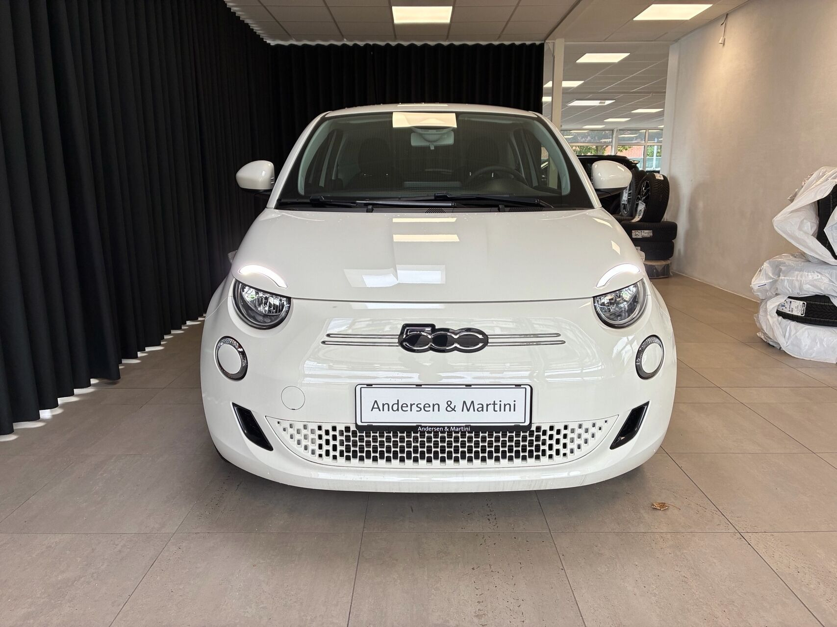 Hvid Fiat 500e fra 2023