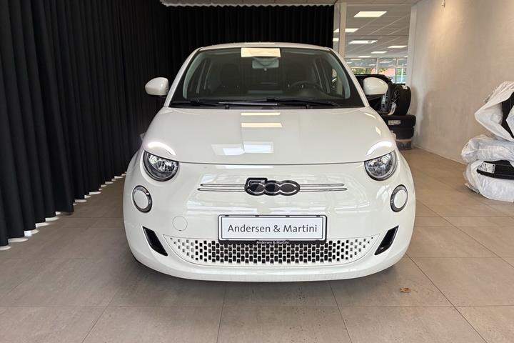 Hvid Fiat 500e fra 2023