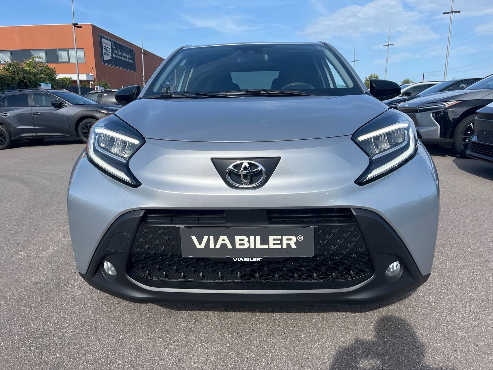 Sølv Toyota Aygo X fra 2023