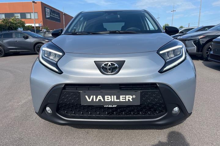 Sølv Toyota Aygo X fra 2023