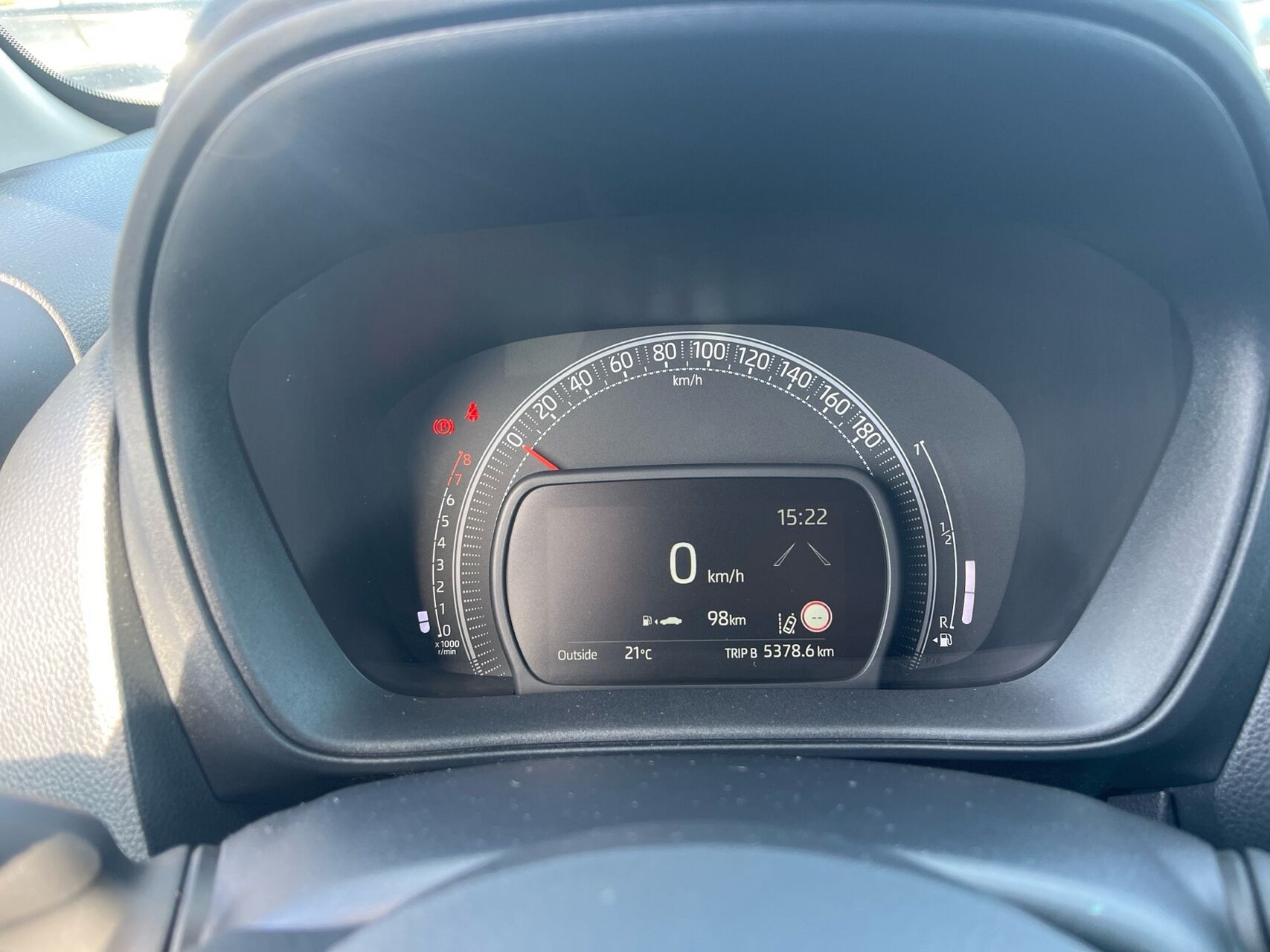 Sølv Toyota Aygo X fra 2023