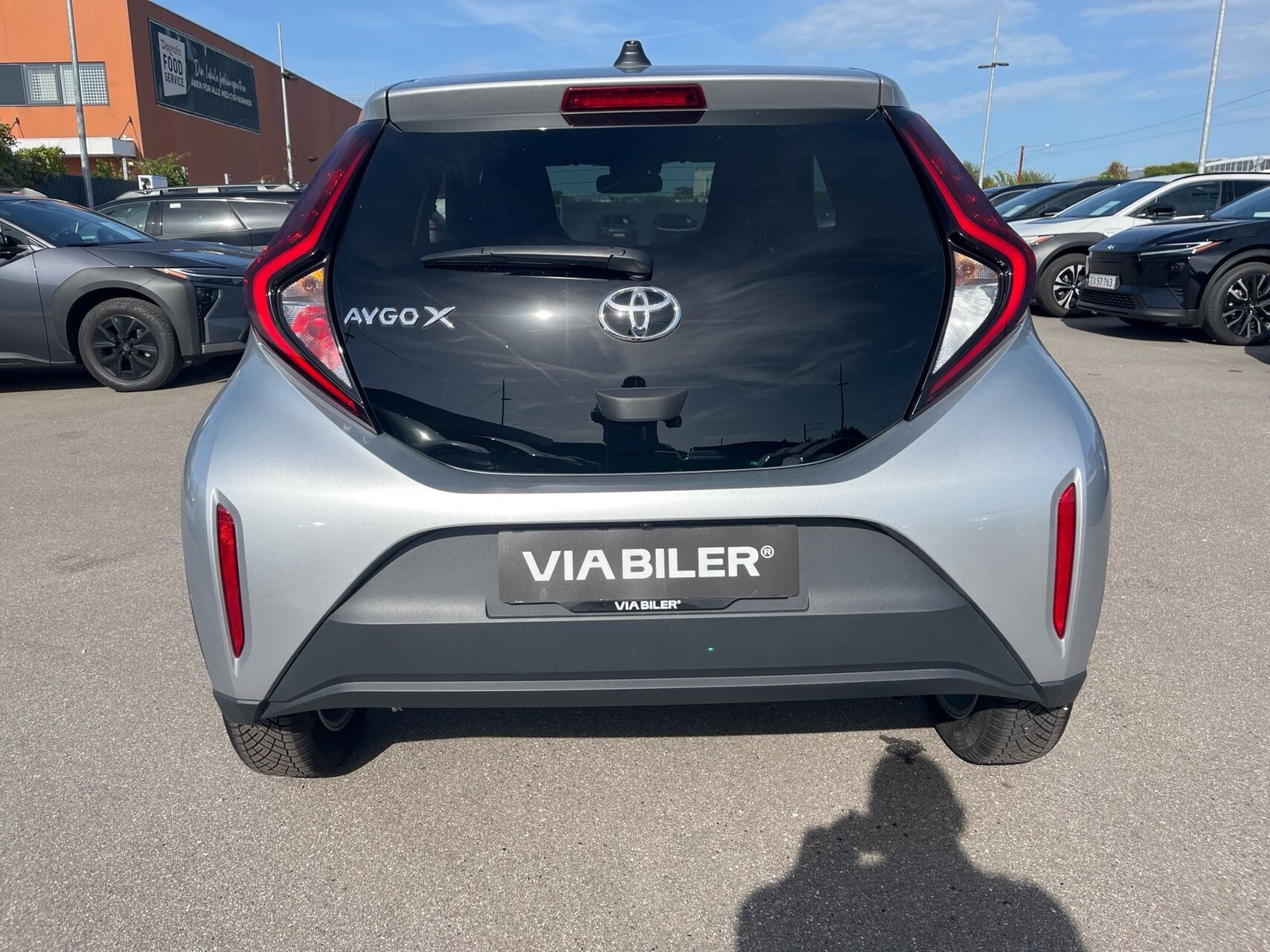 Sølv Toyota Aygo X fra 2023