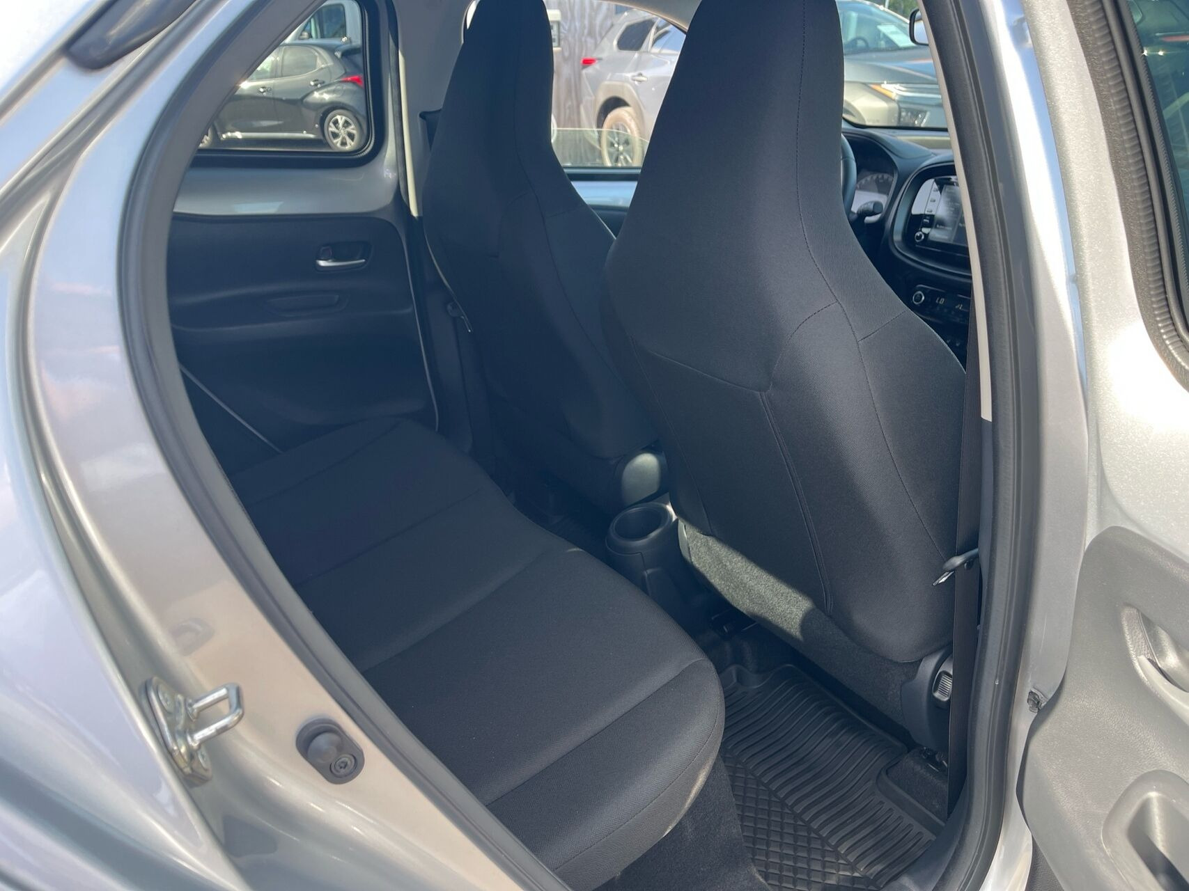 Sølv Toyota Aygo X fra 2023