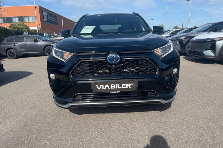 Sort Toyota RAV4 Plug-in fra 2020