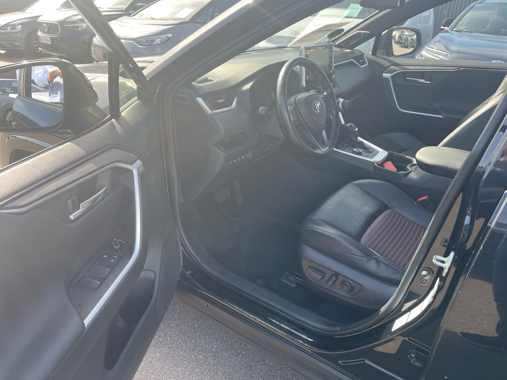 Sort Toyota RAV4 Plug-in fra 2020