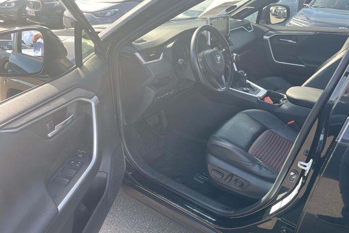 Sort Toyota RAV4 Plug-in fra 2020