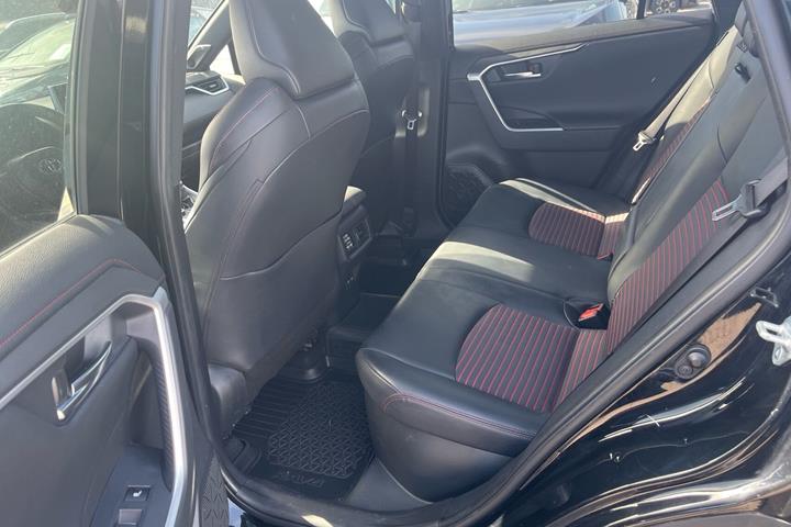 Sort Toyota RAV4 Plug-in fra 2020